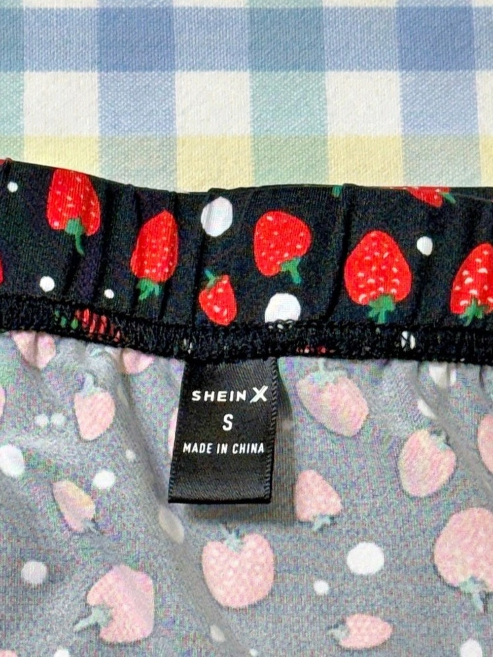 SHEIN Strawberry Print Lace Trim Skirt Small Black & Red - Picture 3 of 4